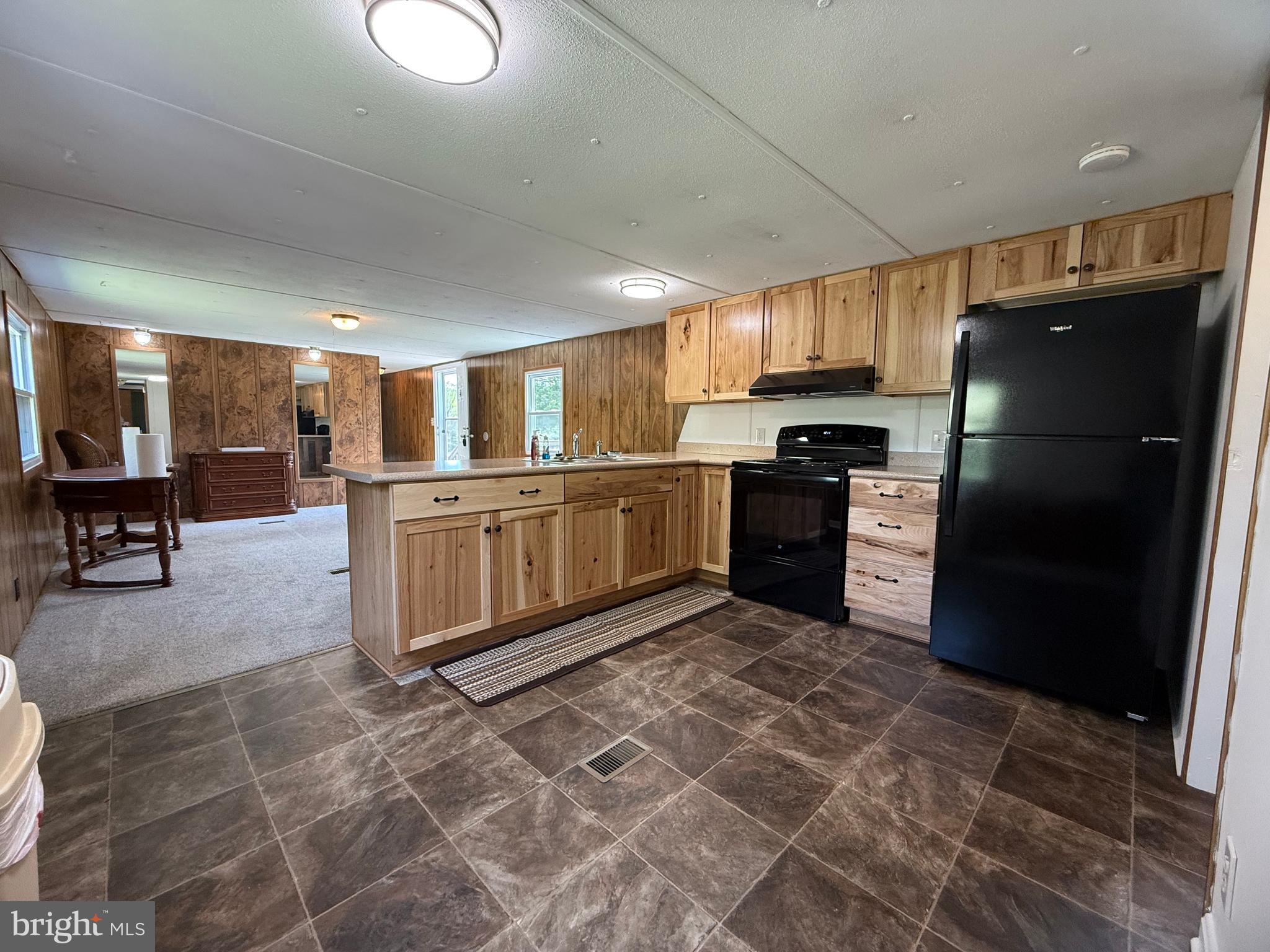 GOLDEN ACRES - Residential