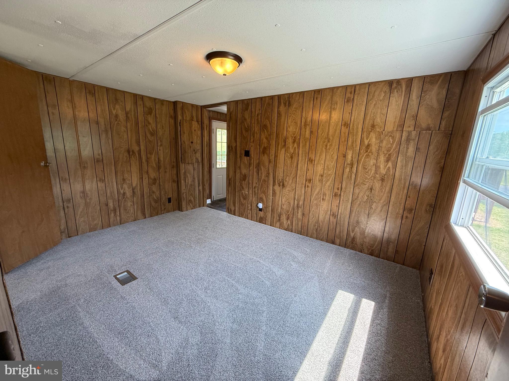 GOLDEN ACRES - Residential