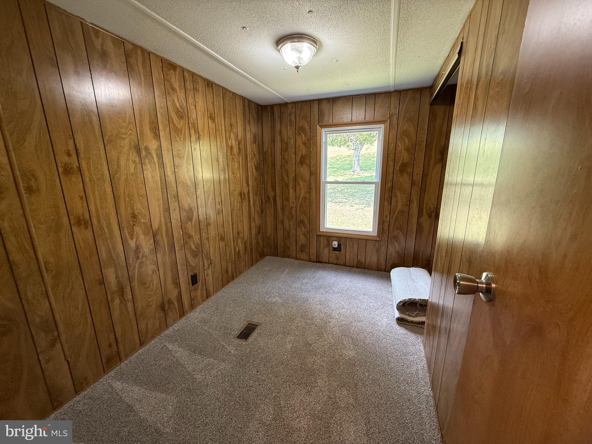 GOLDEN ACRES - Residential