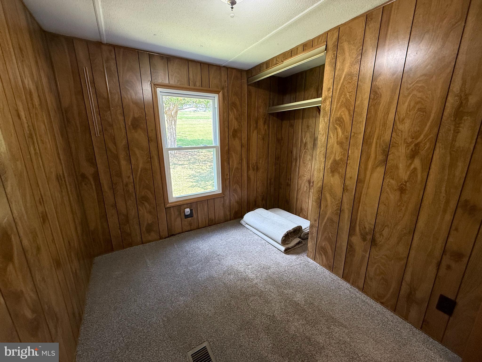 GOLDEN ACRES - Residential