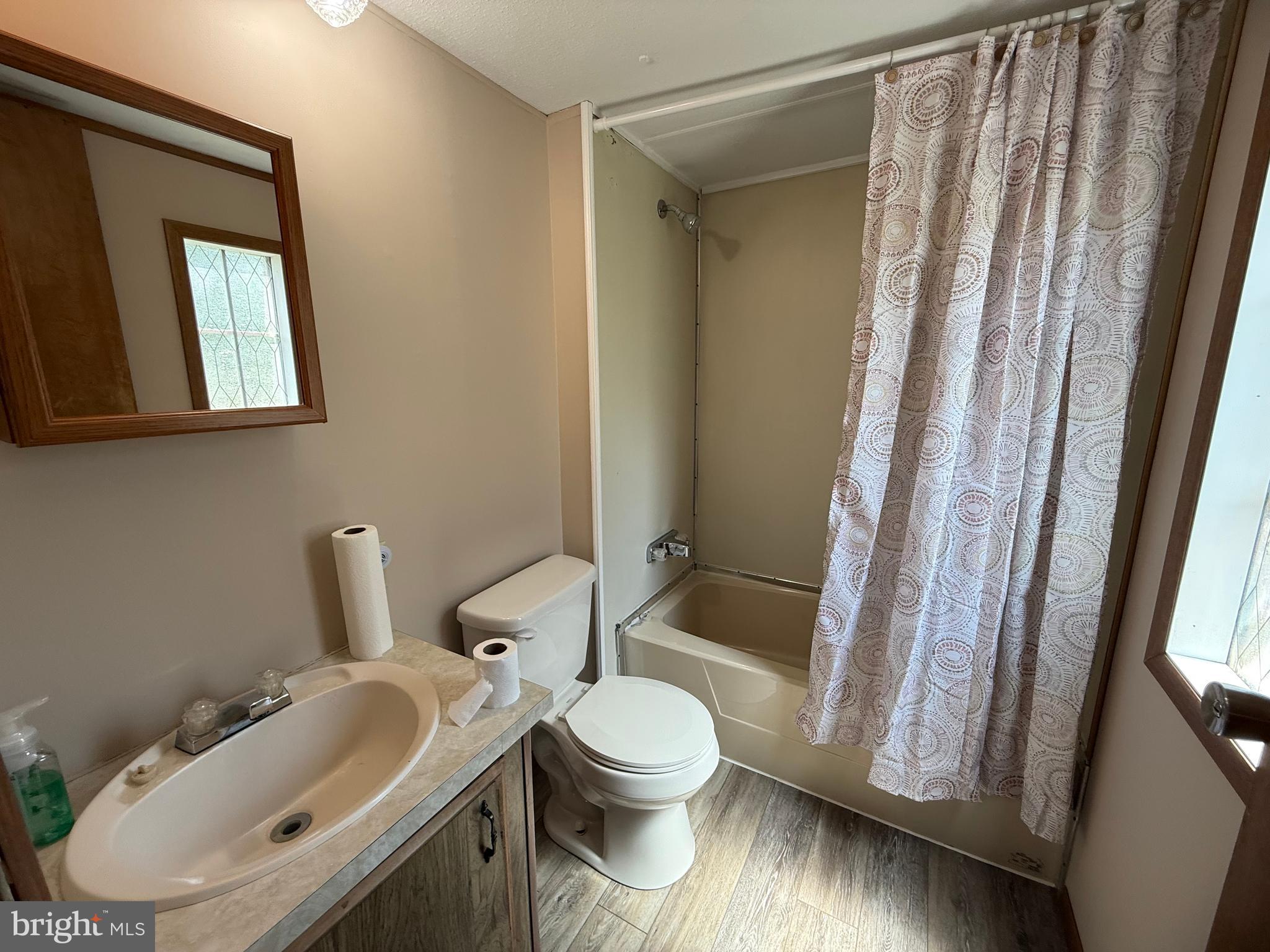 GOLDEN ACRES - Residential