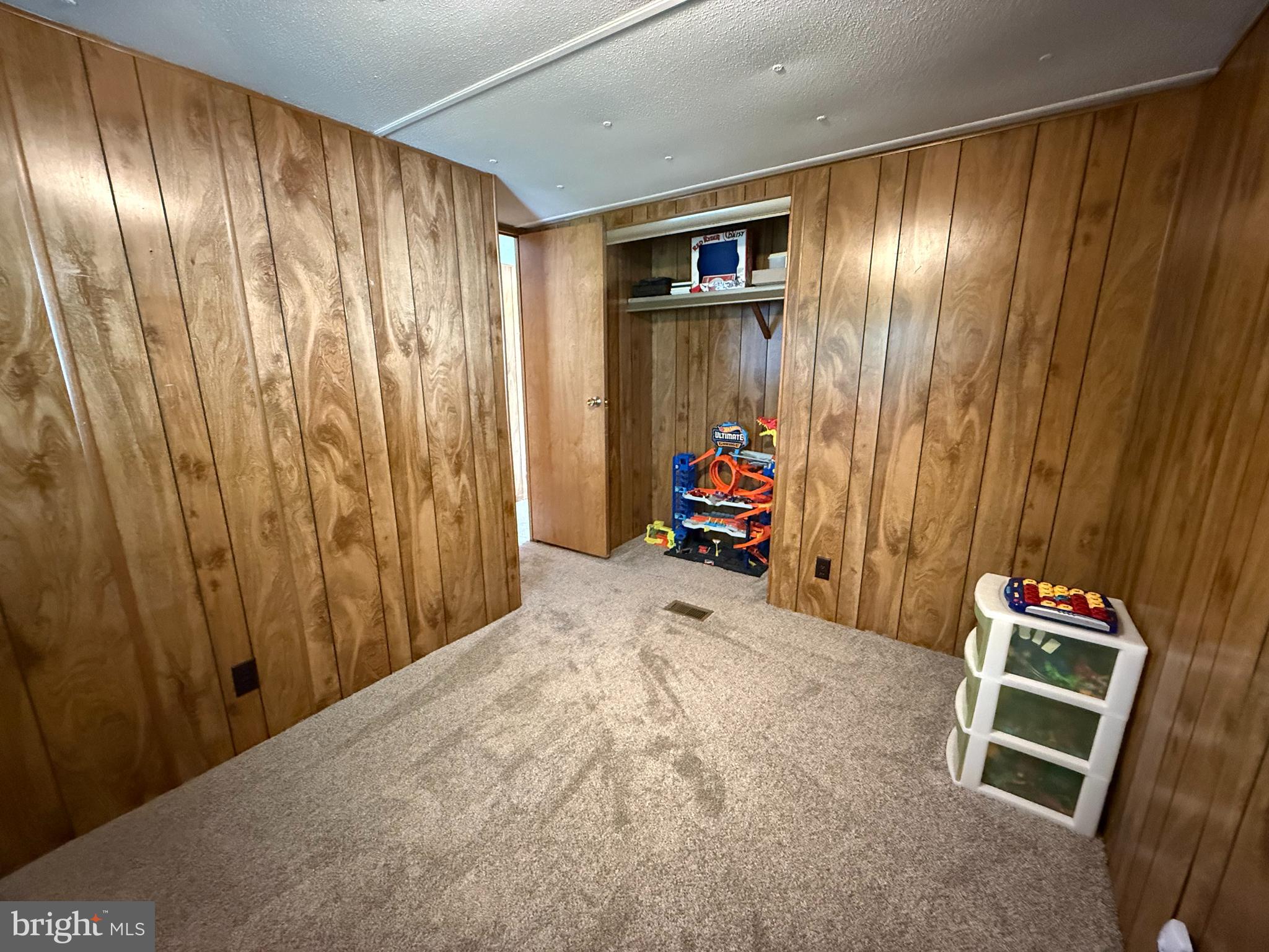 GOLDEN ACRES - Residential