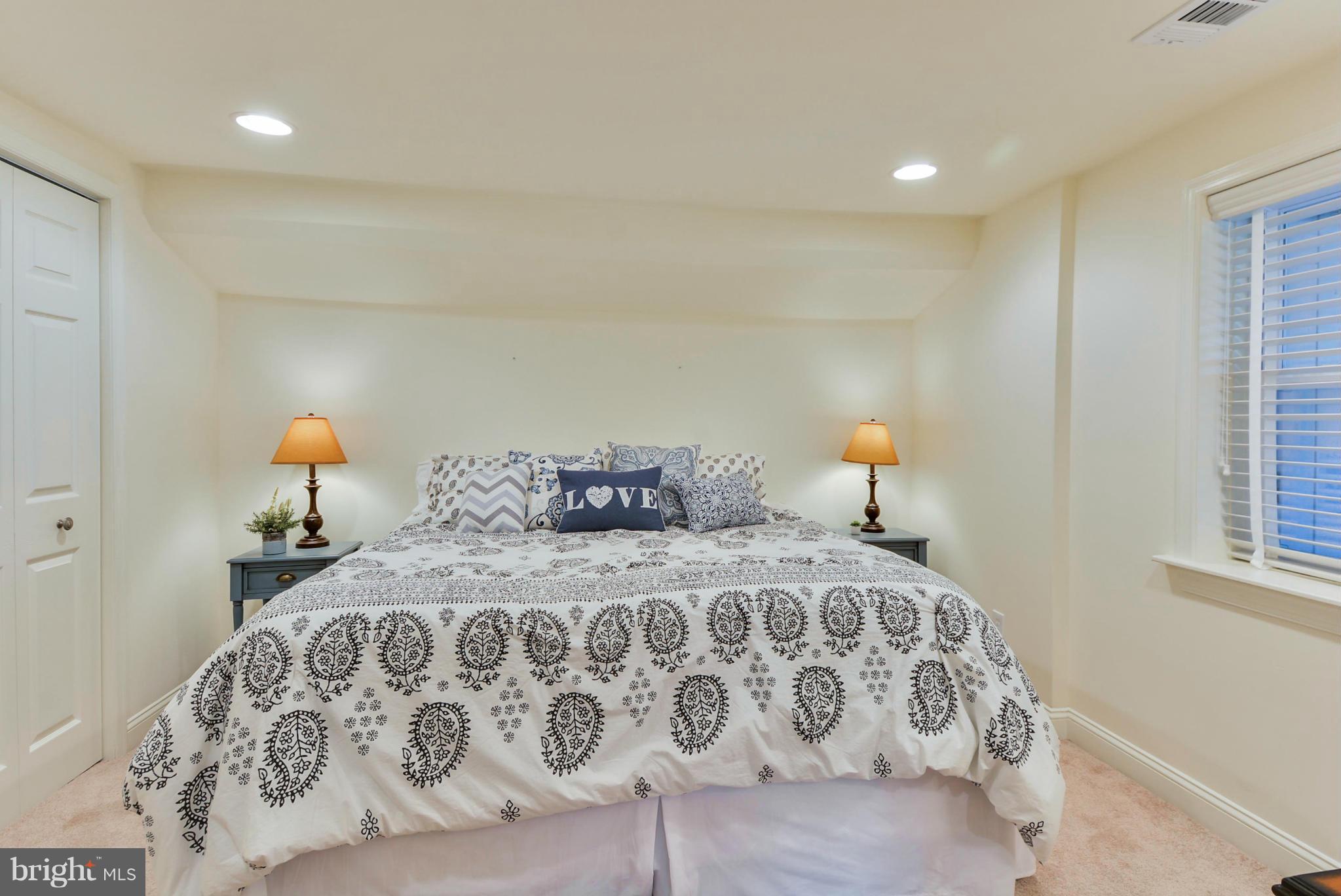 ENGLANDBORO - Residential