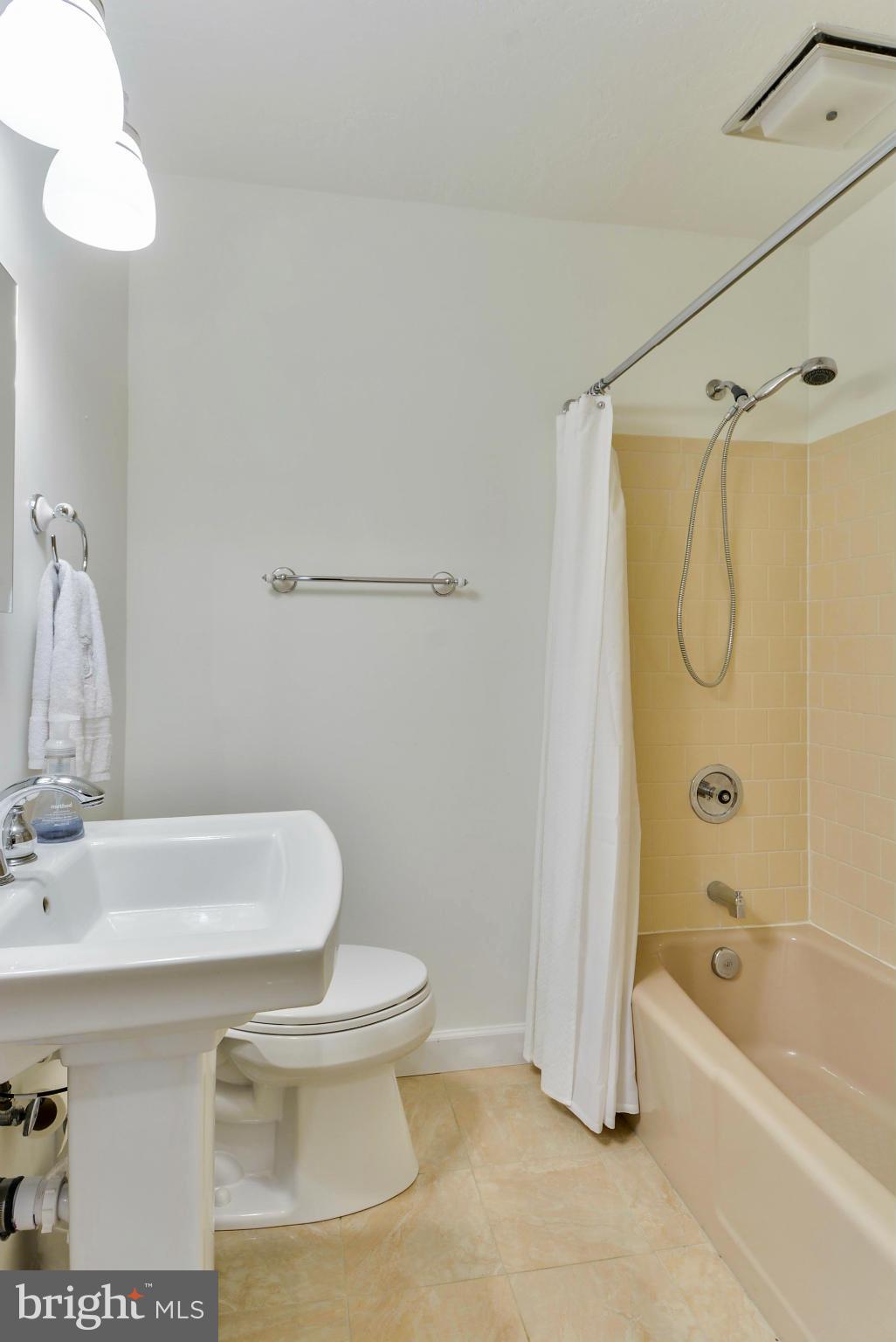 ENGLANDBORO - Residential