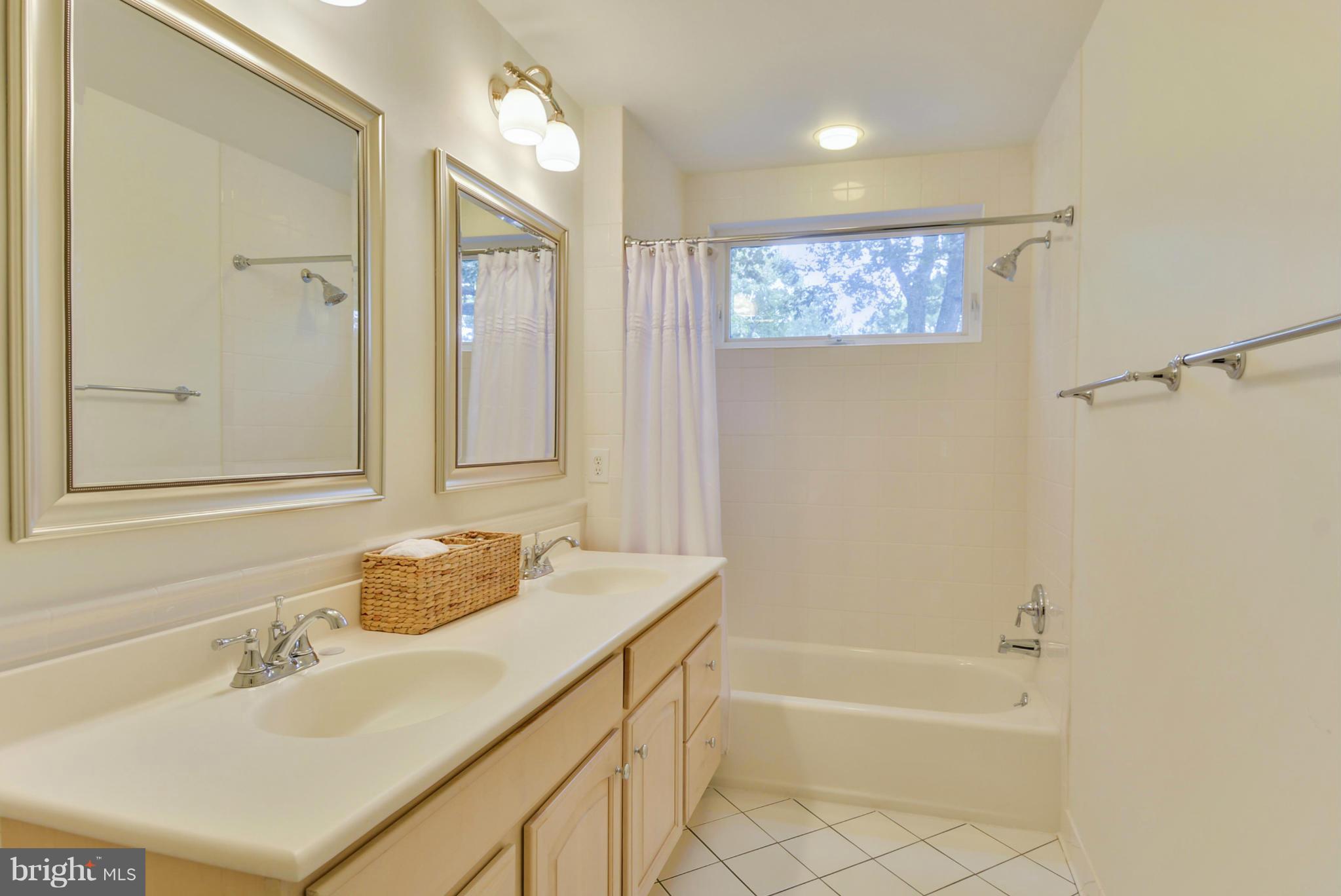 ENGLANDBORO - Residential