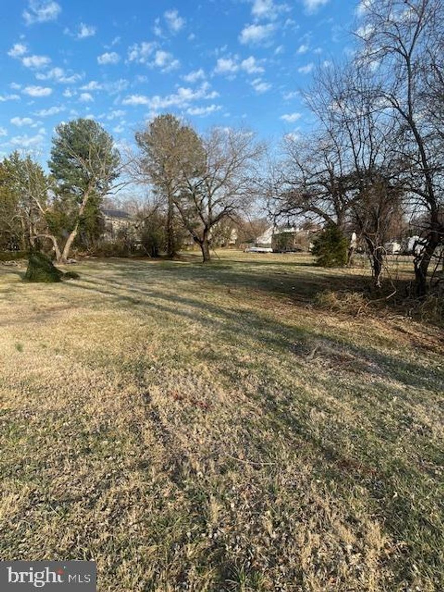 HOT LOT IN THE CITY OF MANASSAS !!   
LESS THEN A MILE FROM  VRE STATION!!
CLEAR - LEVEL LOT - SIDEWALKS - STREET LIGHTING - 
UTILITY'S ARE CLOSE BY -  VERY RARE OPPURTUNITY!