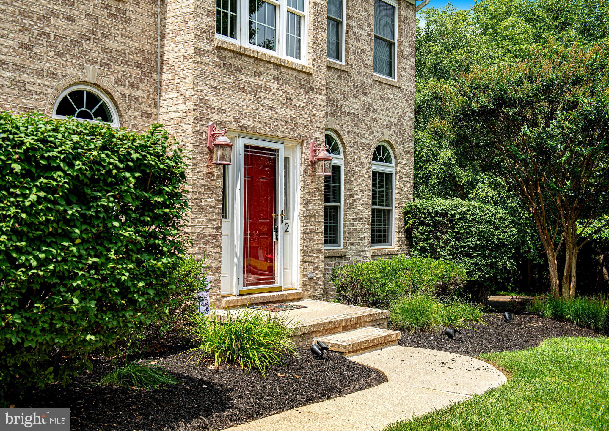 2 E BROOK HILL COURT