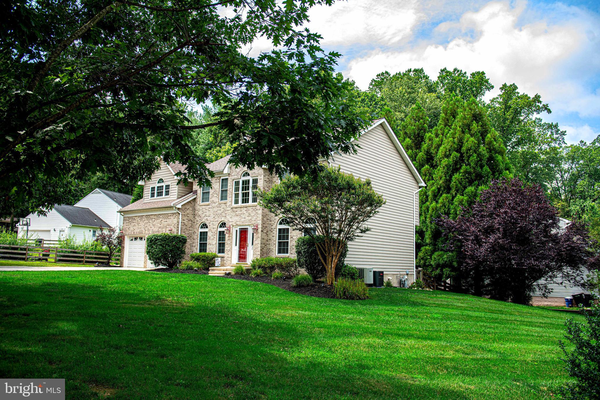 2 E BROOK HILL COURT