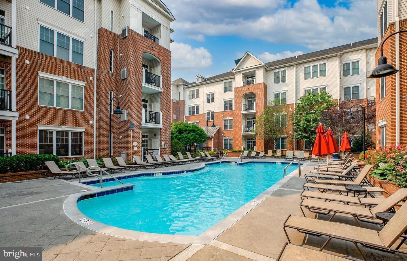 300 W ELM STREET 2334