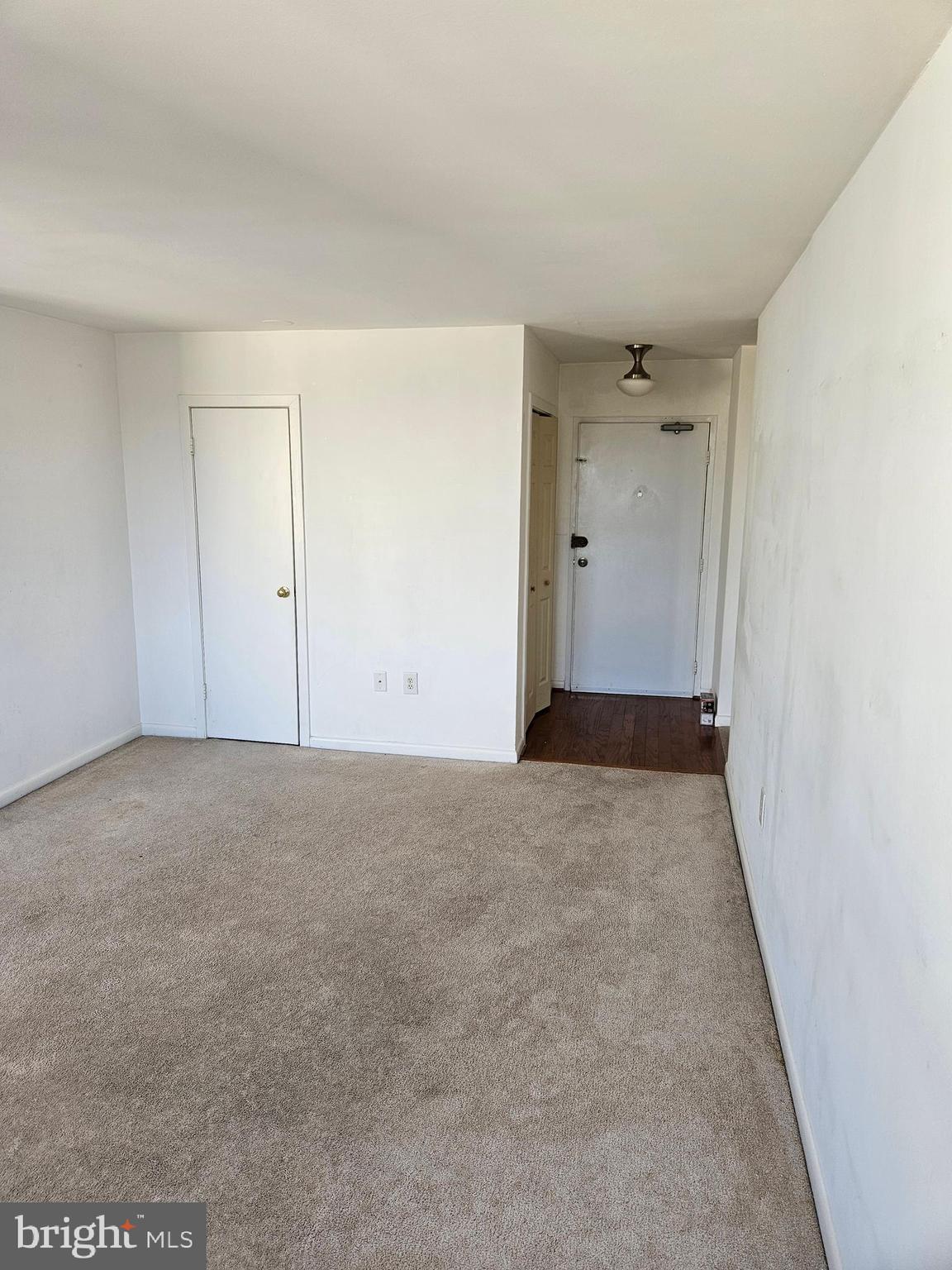 RIVER TOWERS - Residential Lease