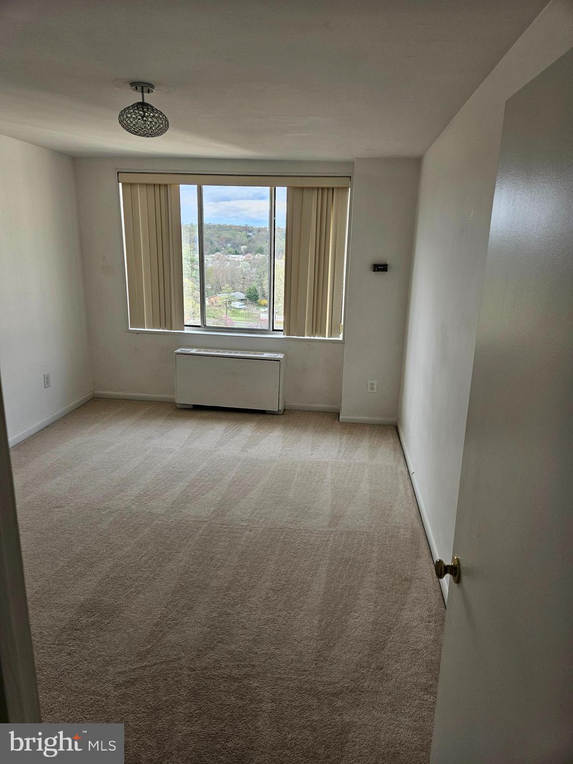 RIVER TOWERS - Residential Lease