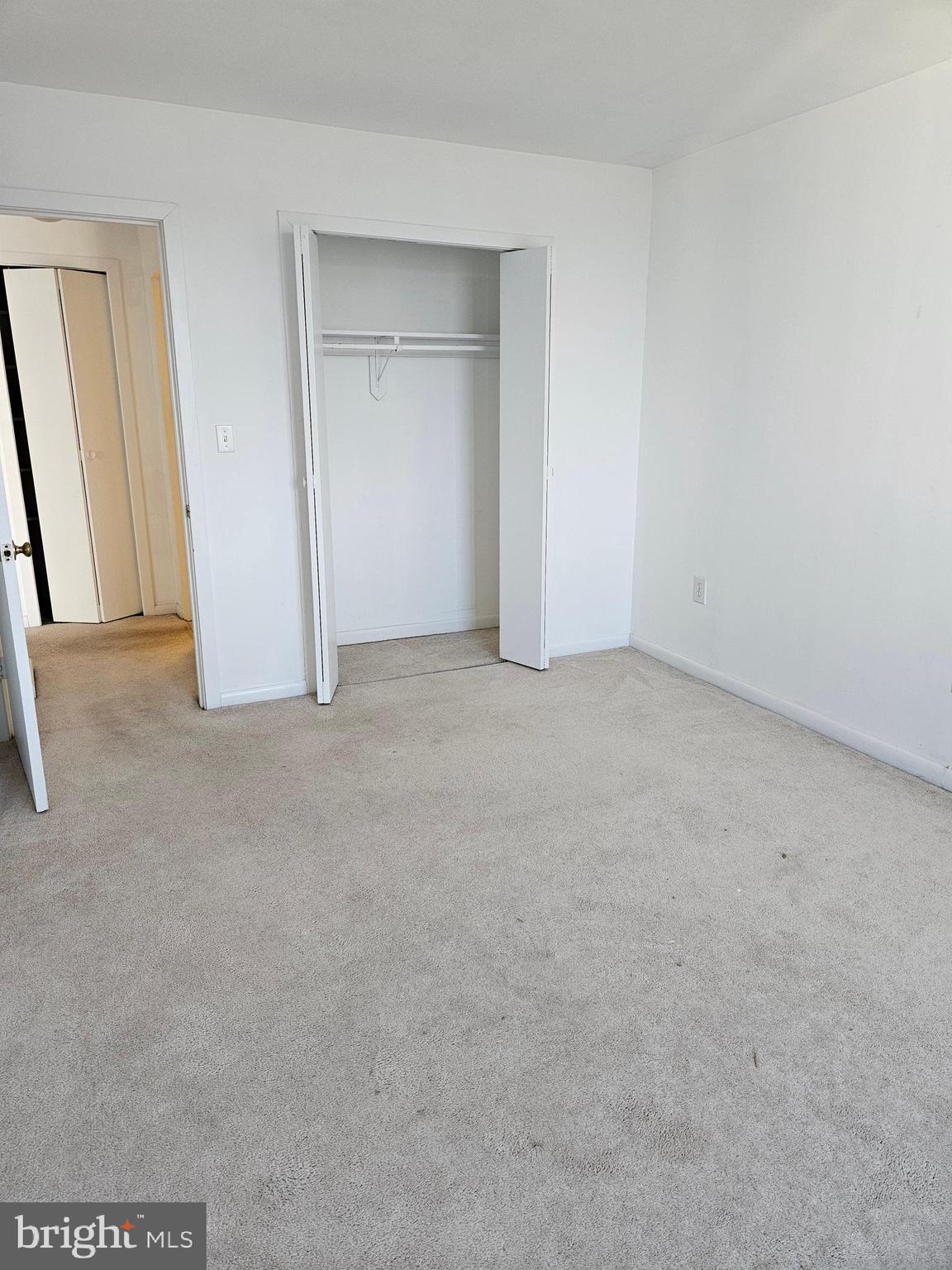 RIVER TOWERS - Residential Lease