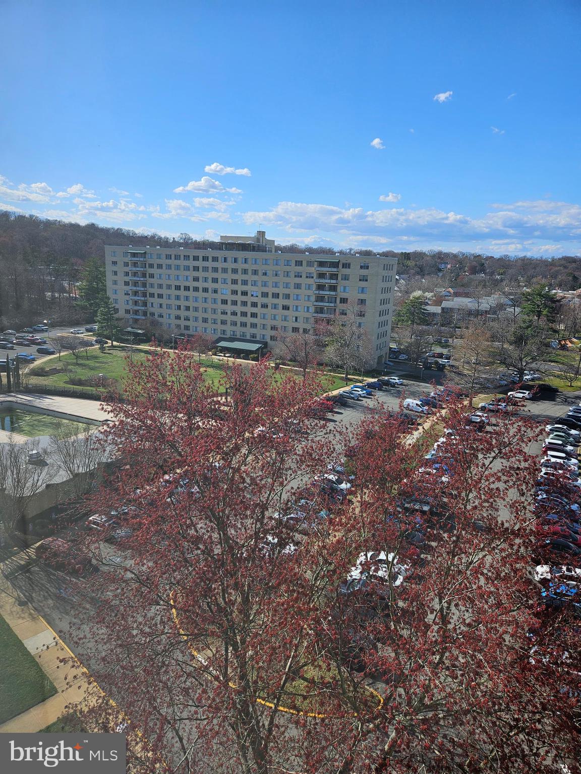 RIVER TOWERS - Residential Lease