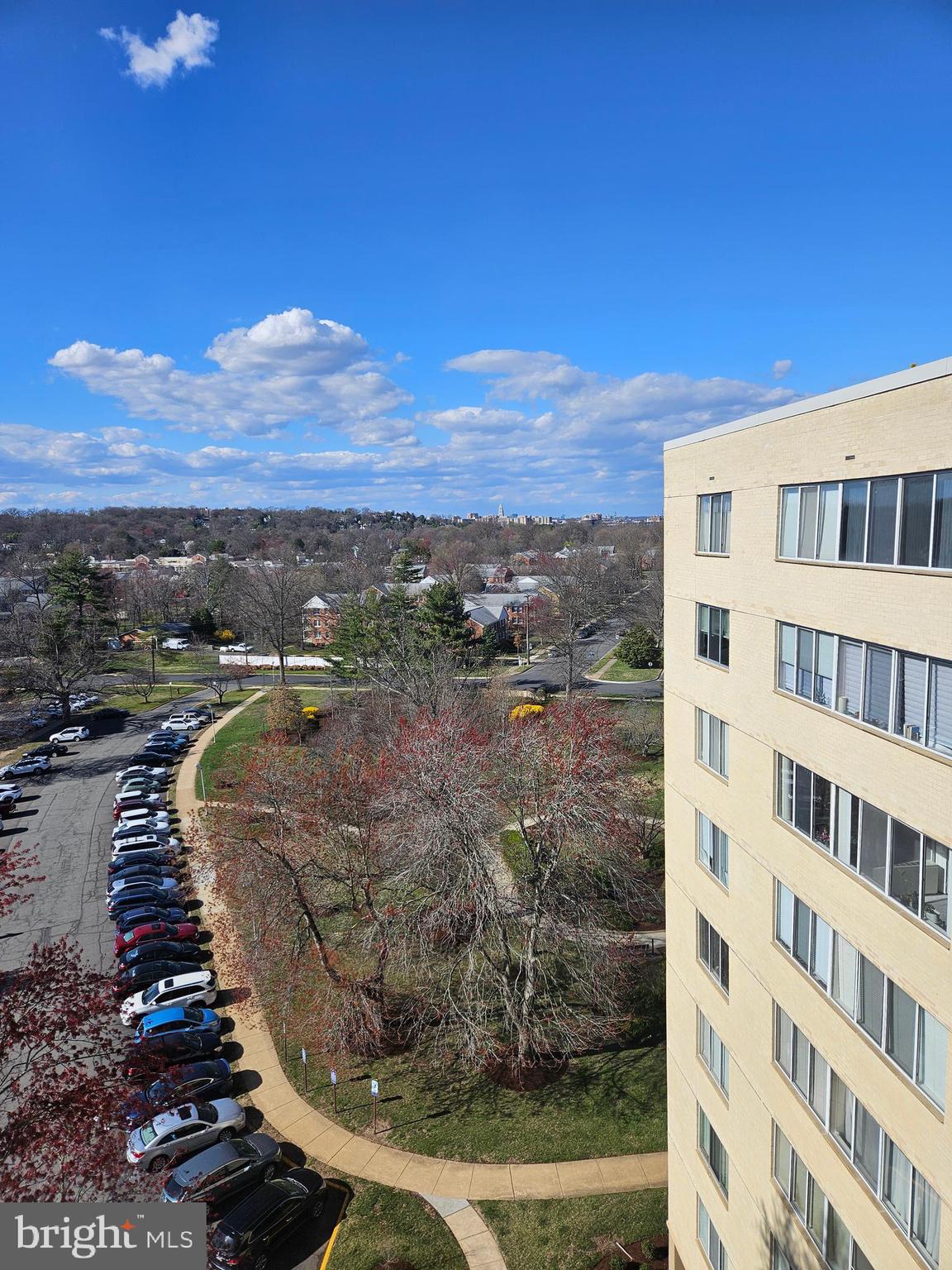 RIVER TOWERS - Residential Lease