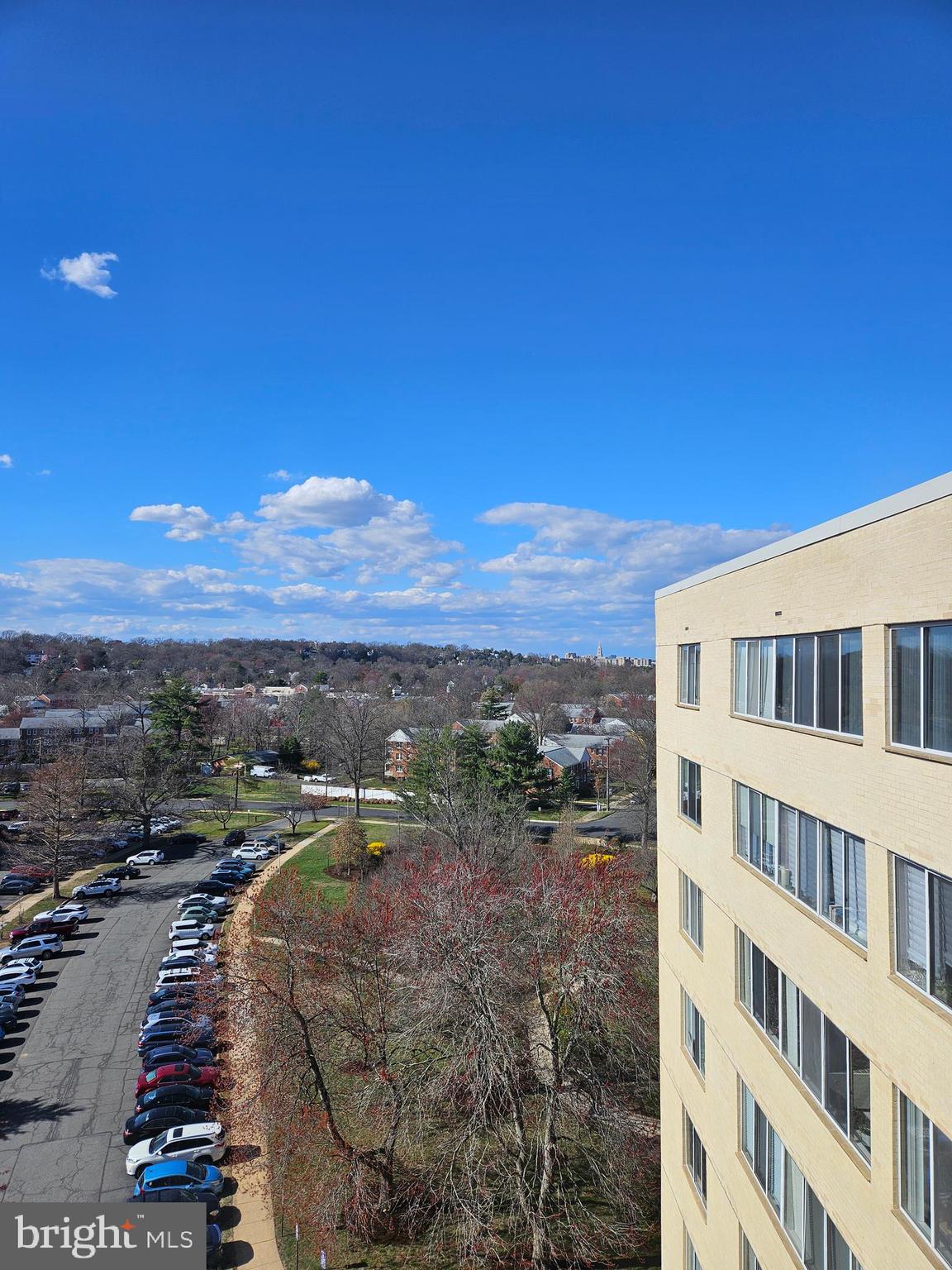 RIVER TOWERS - Residential Lease