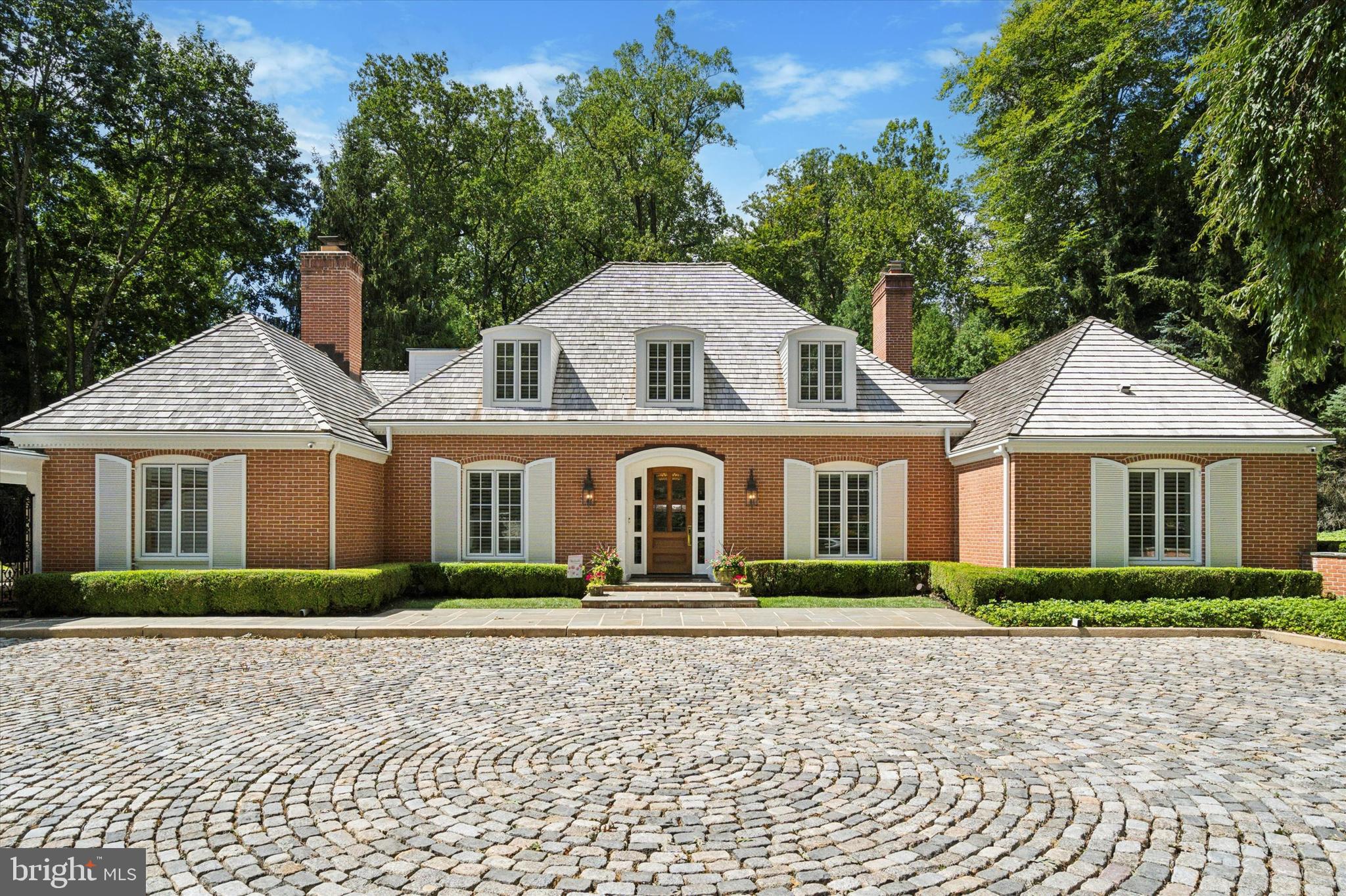 302 VALLEY PLACE