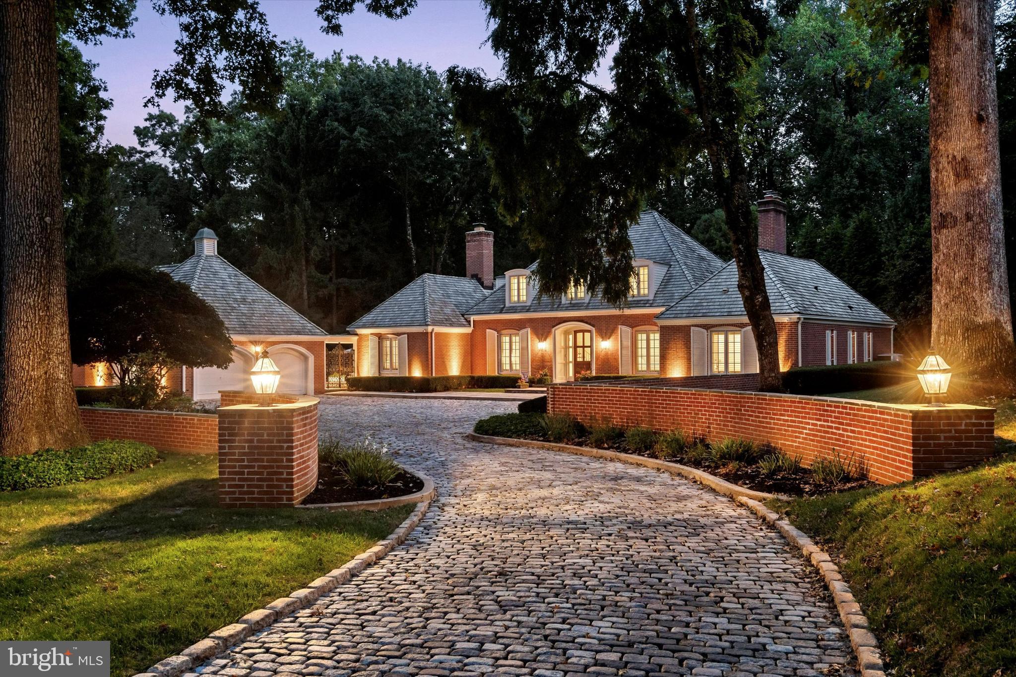 302 VALLEY PLACE