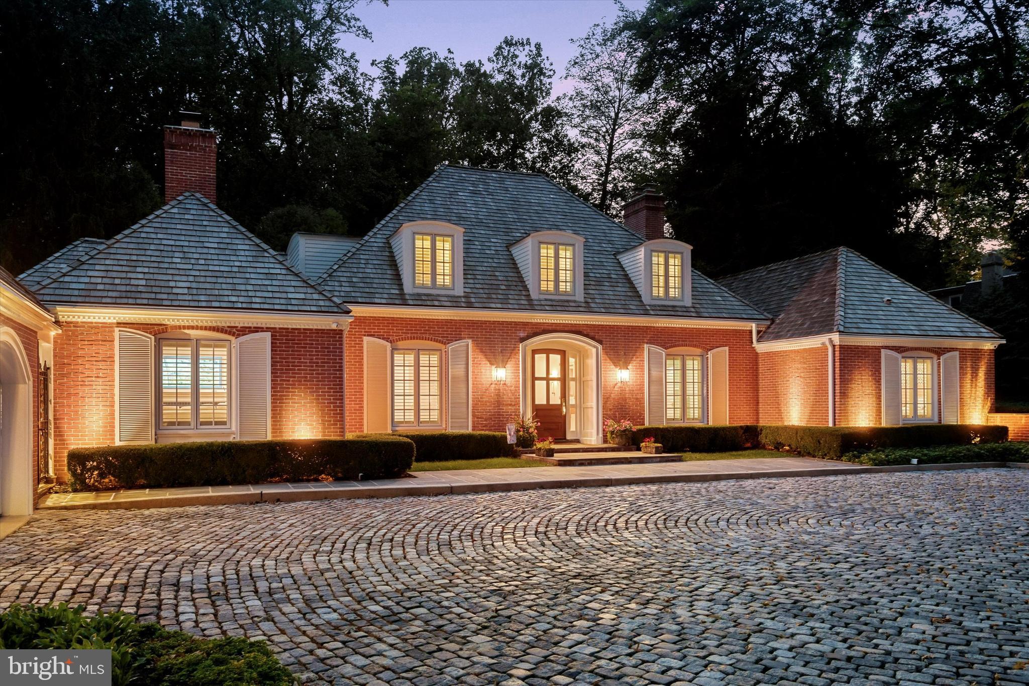 302 VALLEY PLACE