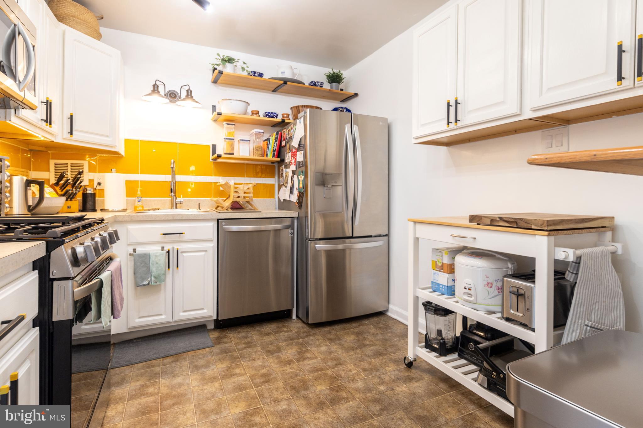 PINEWAY TOWERS - Residential Lease