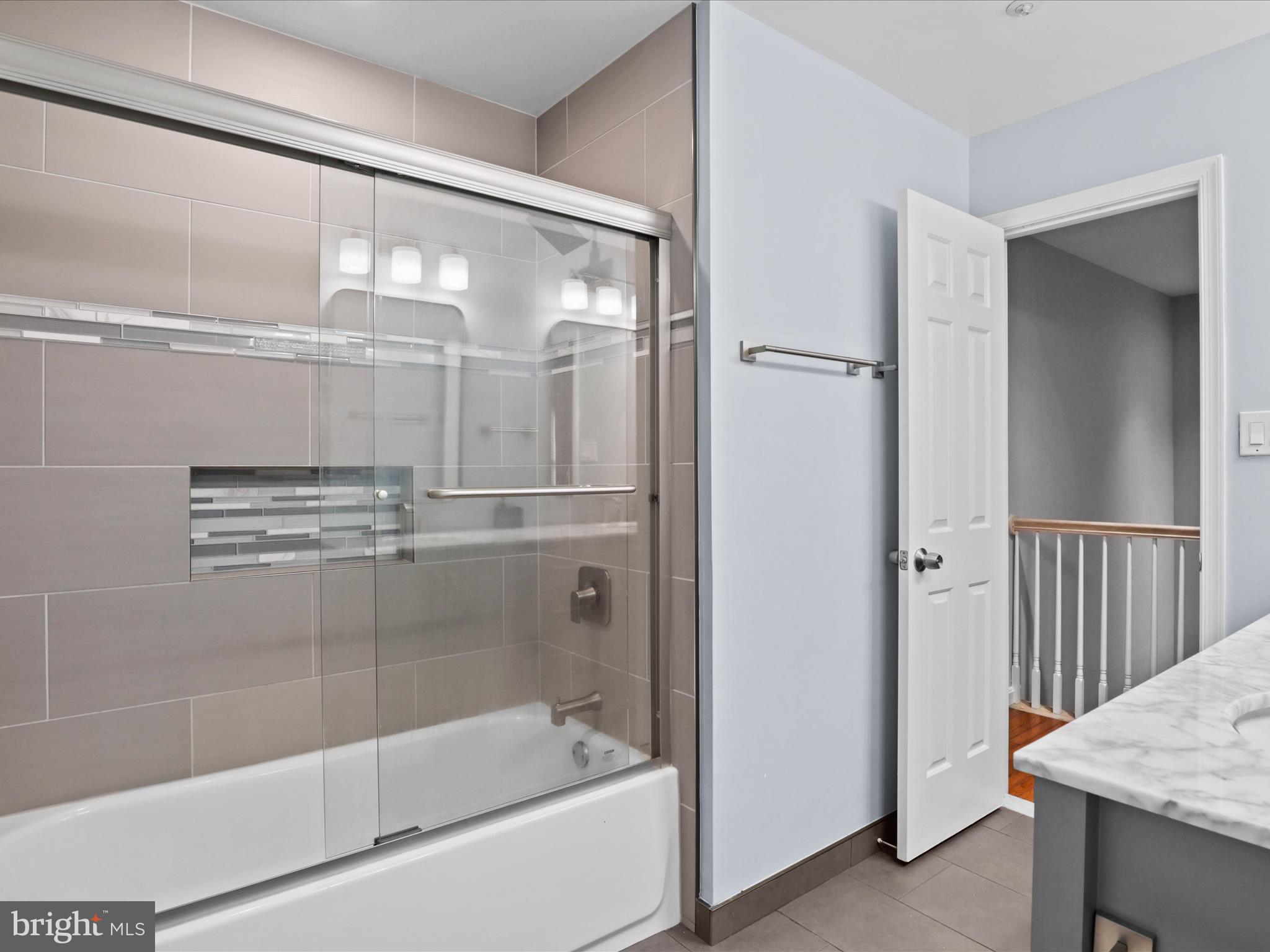 FLOWER HILL - Residential