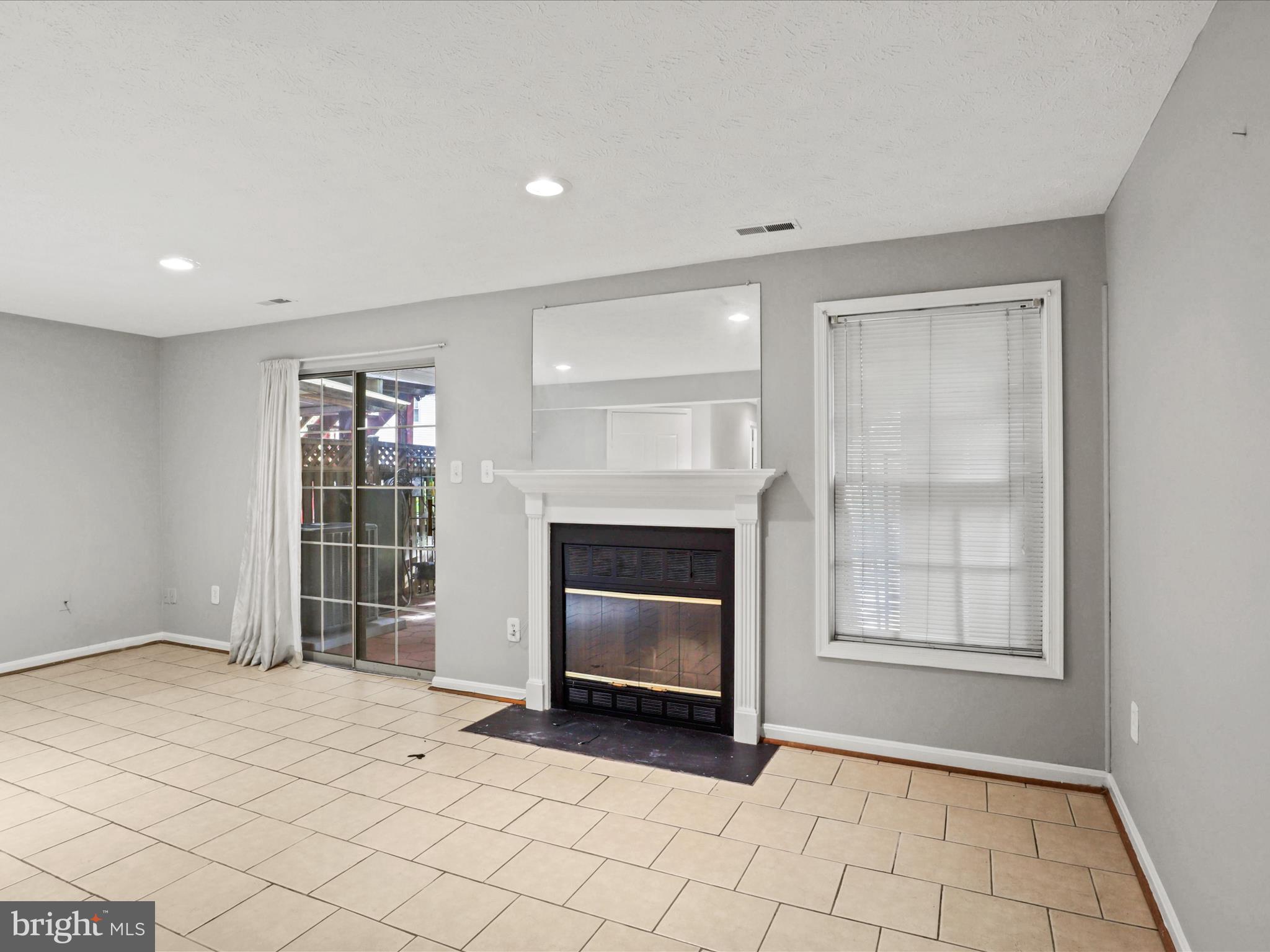 FLOWER HILL - Residential