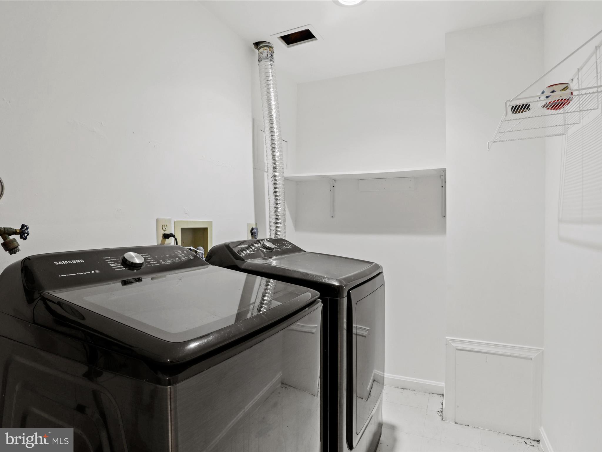 FLOWER HILL - Residential