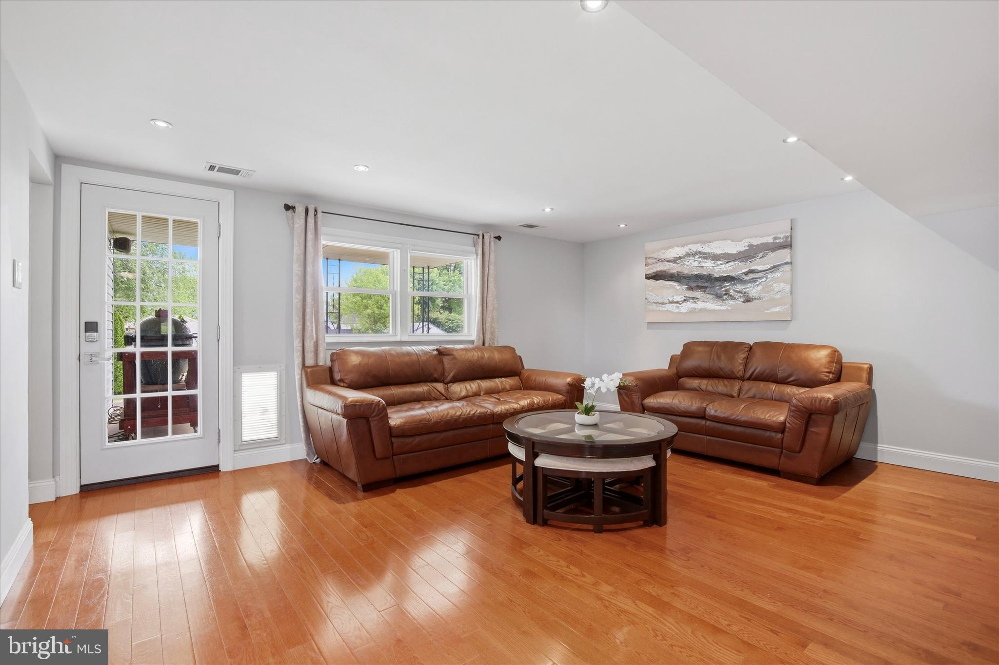 BURGUNDY HILLS - Residential