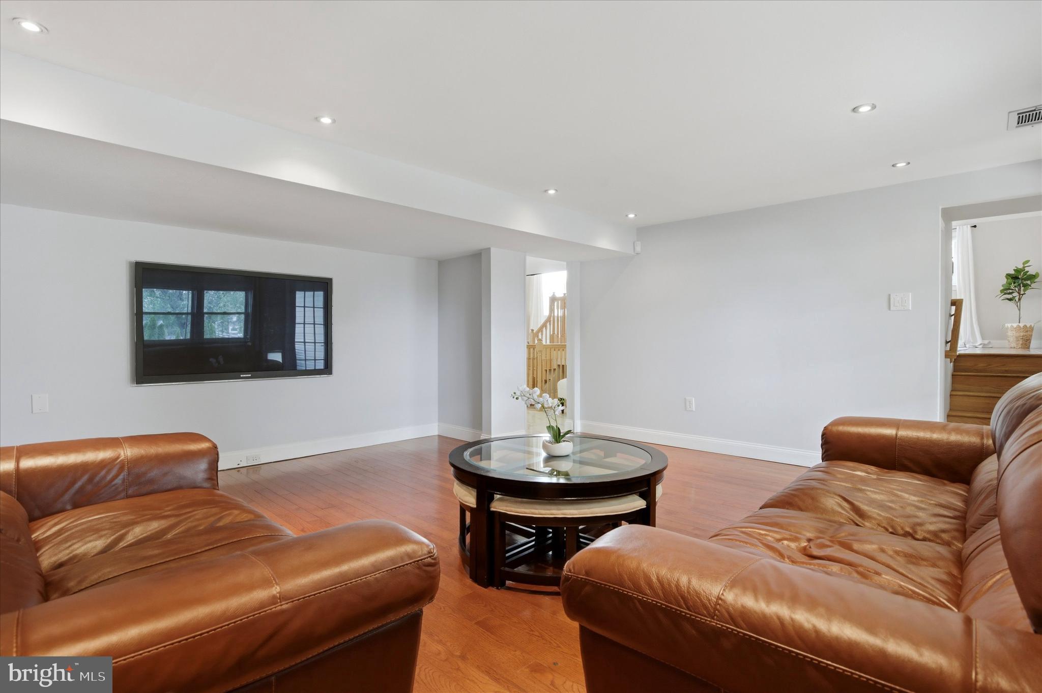 BURGUNDY HILLS - Residential
