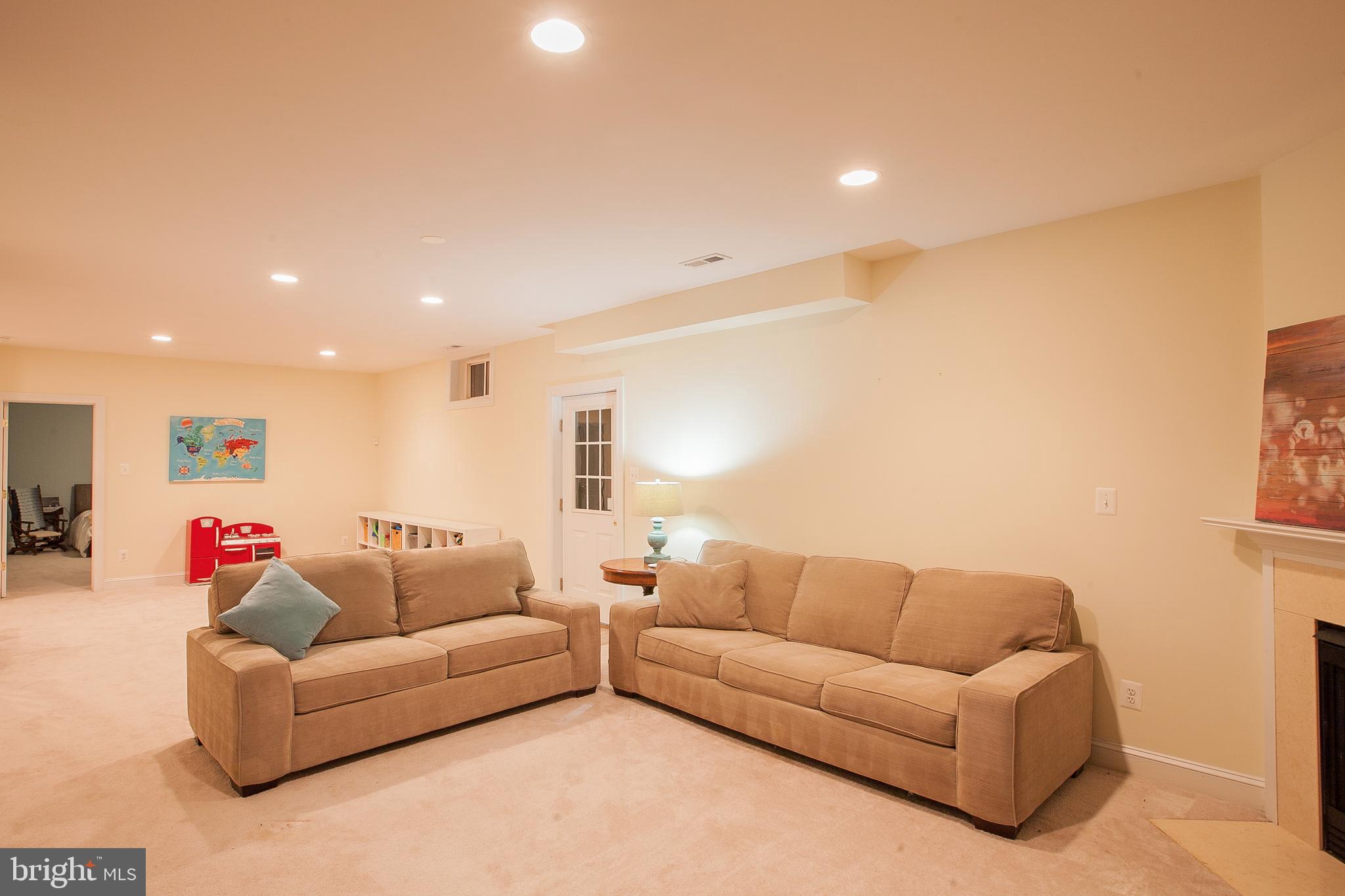 YORKTOWN - Residential