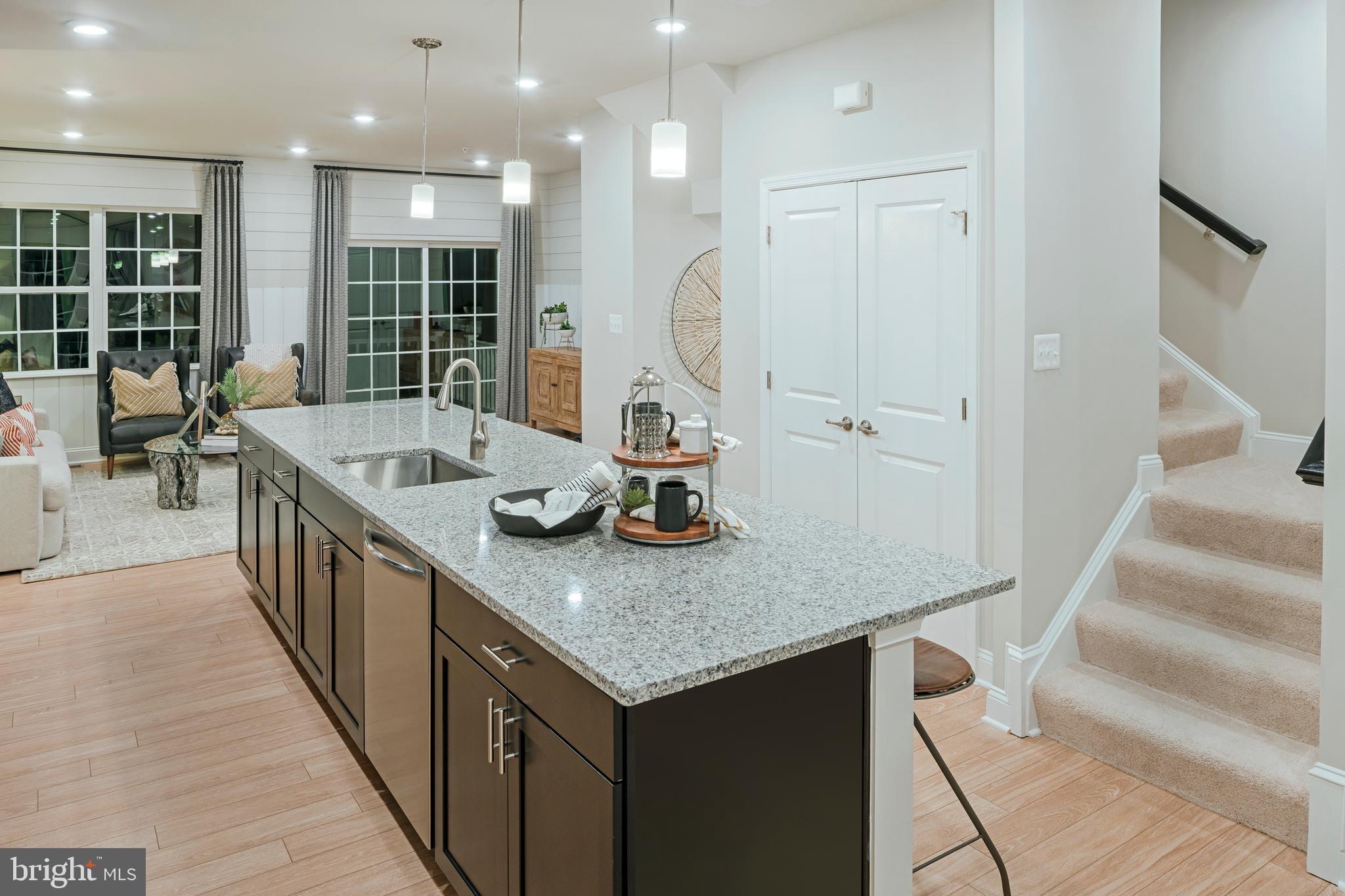 OXFORD SQUARE - Residential