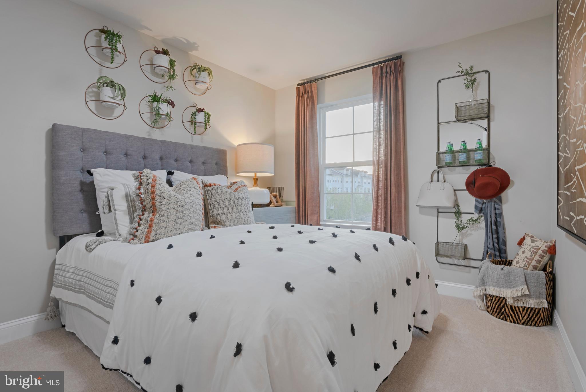 OXFORD SQUARE - Residential