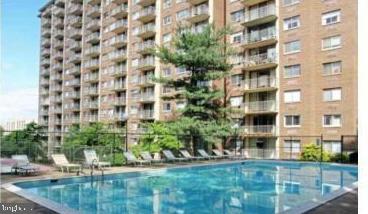 HUNTING CREEK CLUB CONDOMINIUMS - Residential