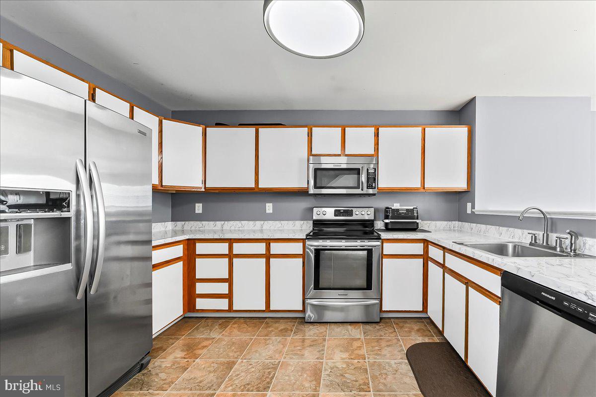 212 CHARRING CROSS DRIVE