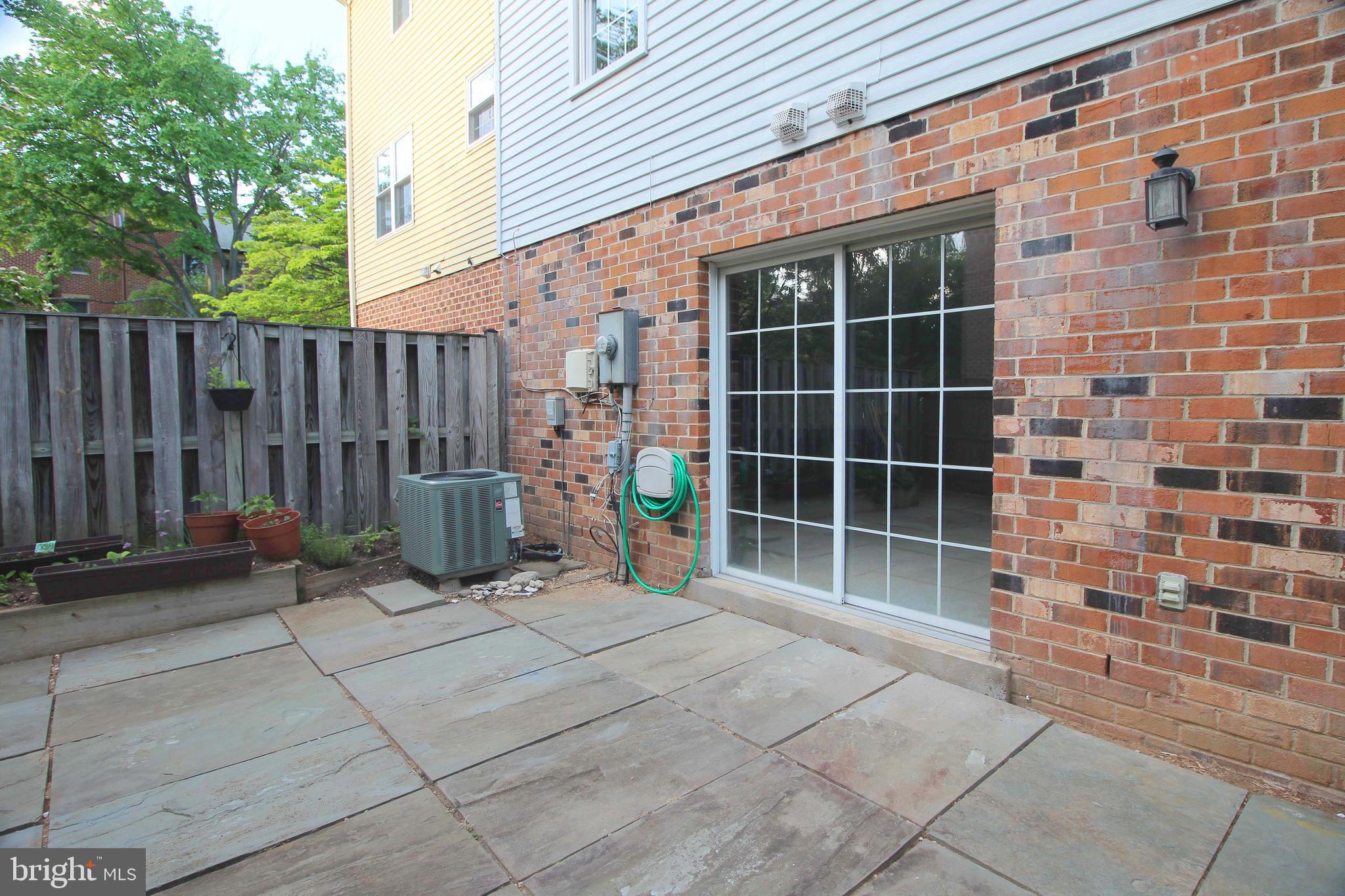 OAKTON VILLAGE - Residential Lease