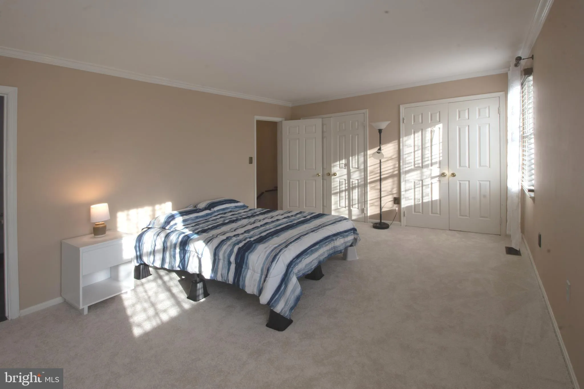 Oakton, Virginia 22124, United States, 4 Bedrooms Bedrooms, ,4 BathroomsBathrooms,Residential,Active,9043