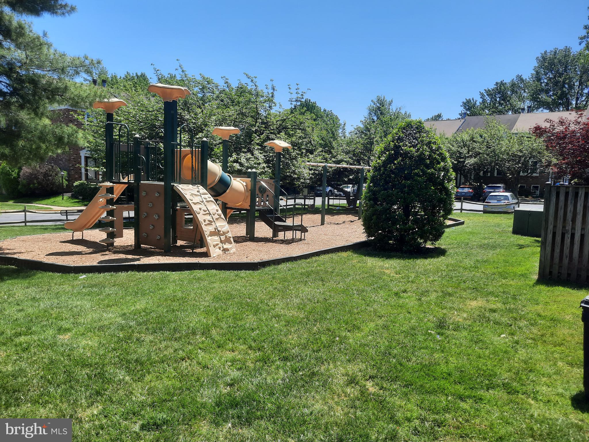 OAKTON VILLAGE - Residential Lease