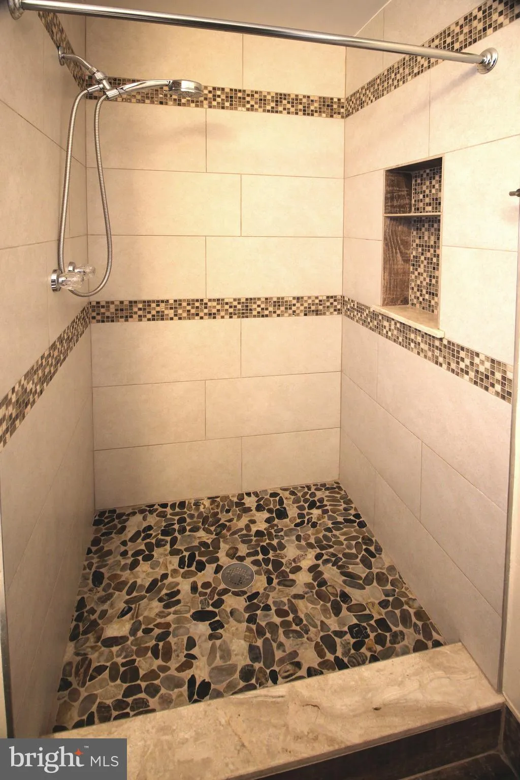 Oakton, Virginia 22124, United States, 4 Bedrooms Bedrooms, ,4 BathroomsBathrooms,Residential,Active,9043