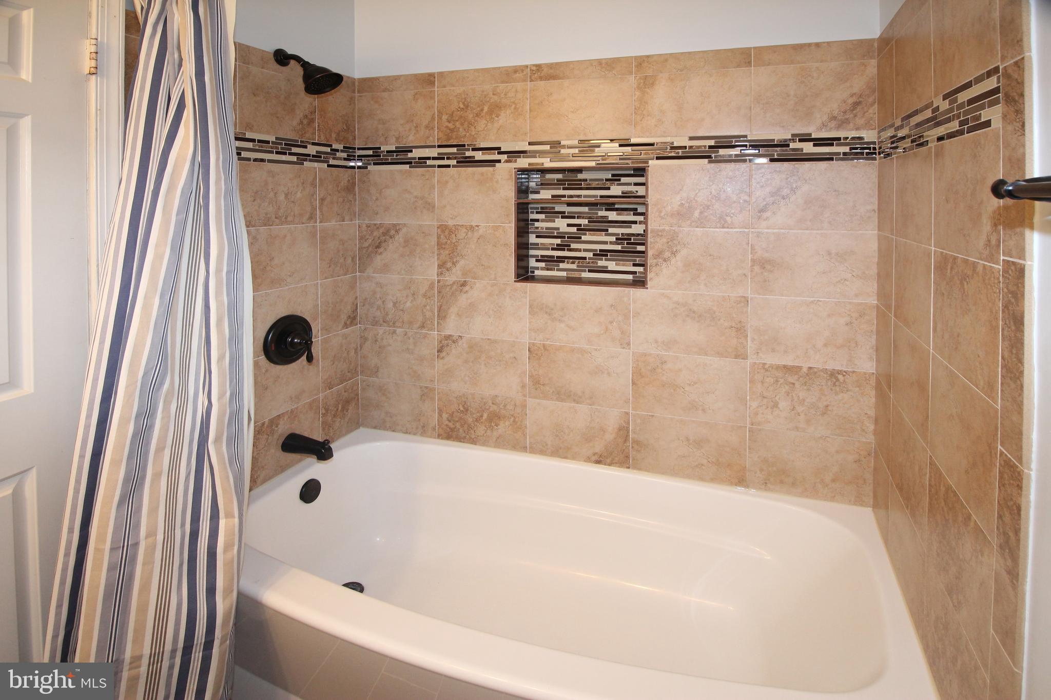 OAKTON VILLAGE - Residential Lease