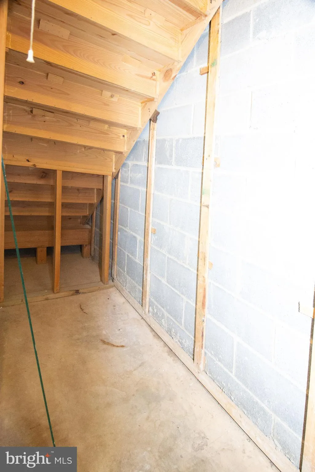 Oakton, Virginia 22124, United States, 4 Bedrooms Bedrooms, ,4 BathroomsBathrooms,Residential,Active,9043