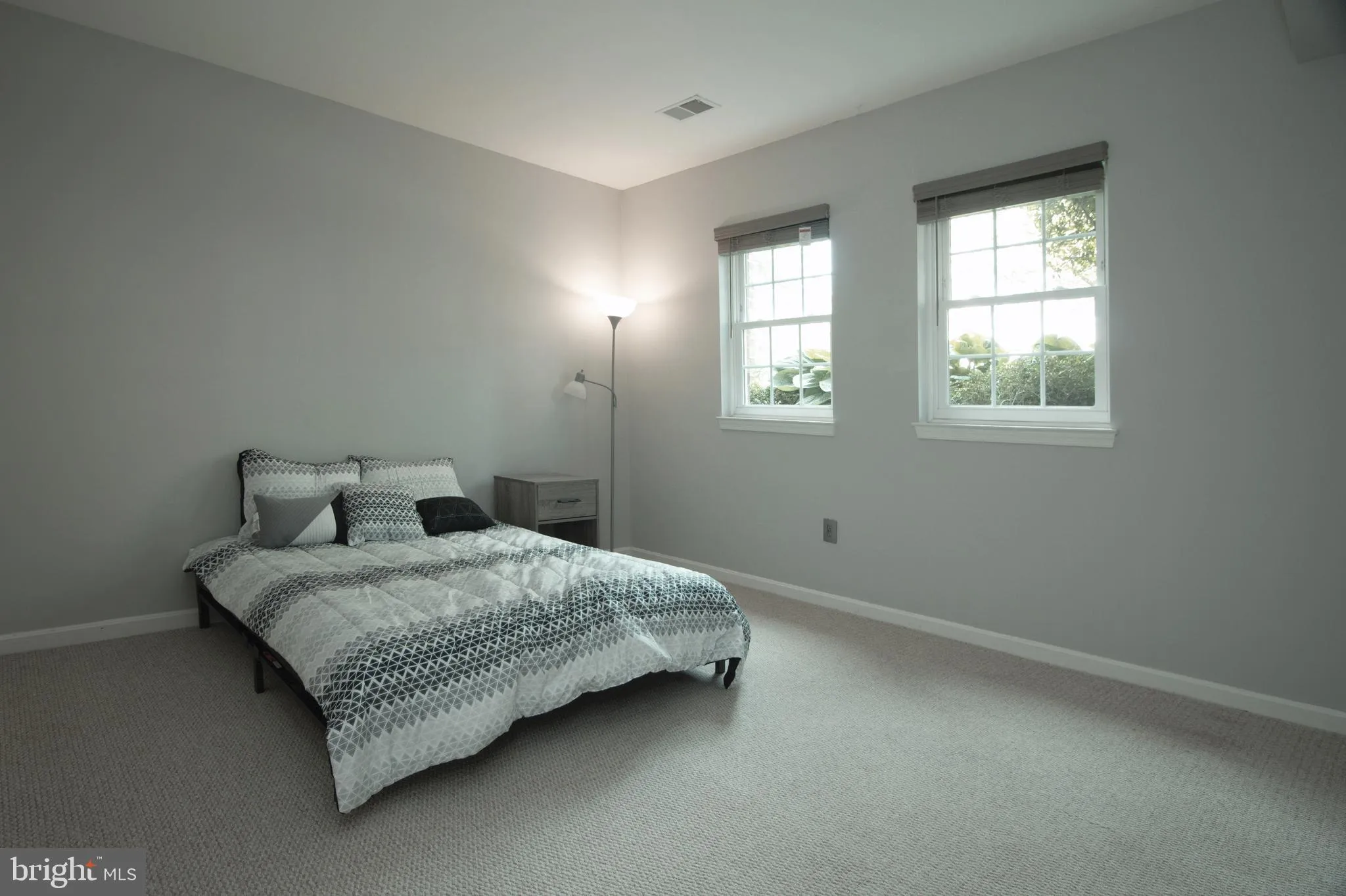 Oakton, Virginia 22124, United States, 4 Bedrooms Bedrooms, ,4 BathroomsBathrooms,Residential,Active,9043