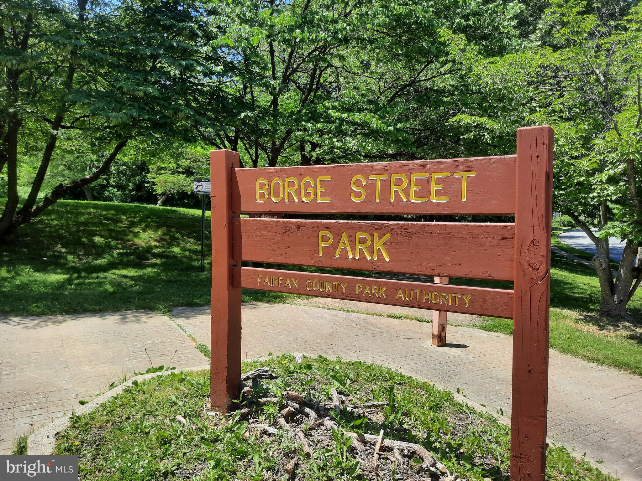 OAKTON VILLAGE - Residential Lease