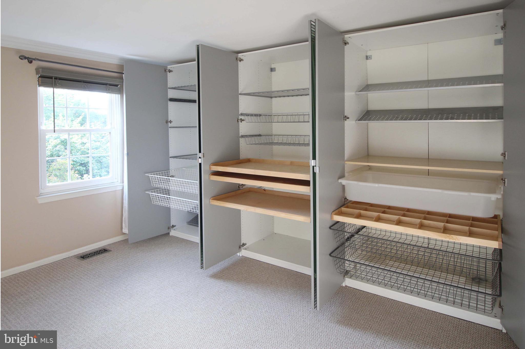 OAKTON VILLAGE - Residential Lease