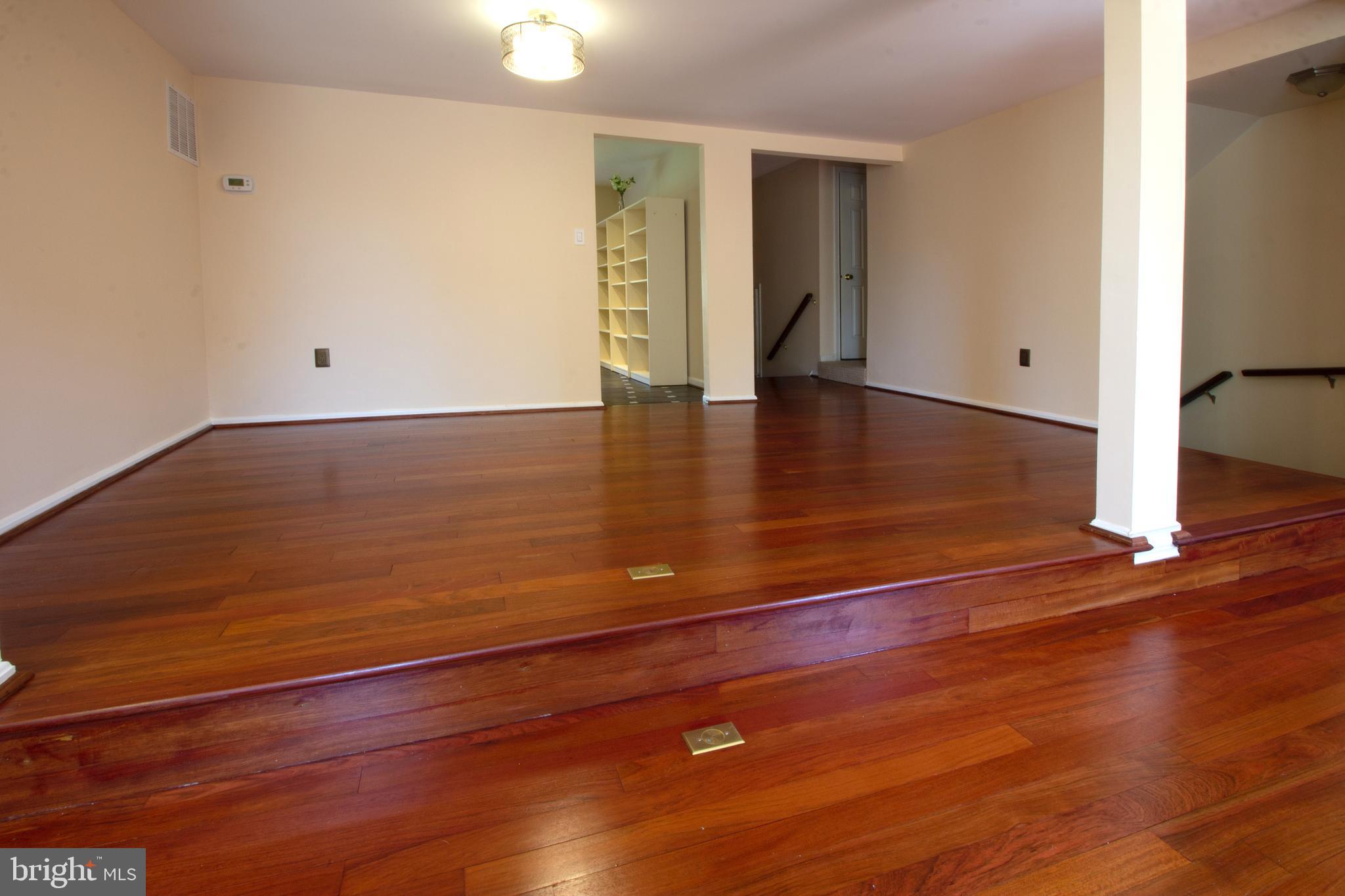 OAKTON VILLAGE - Residential Lease