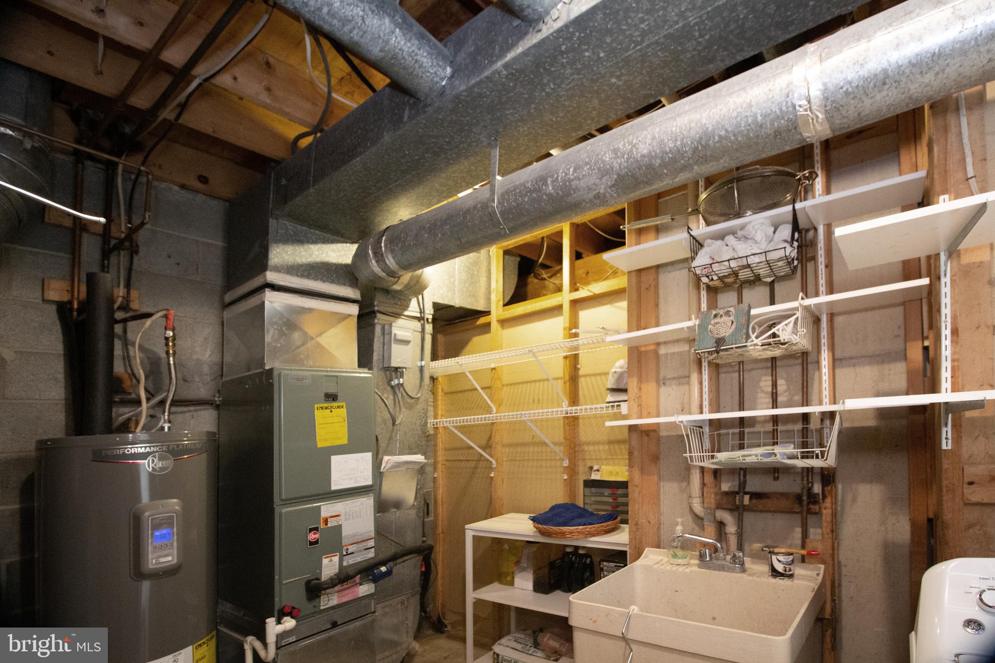 OAKTON VILLAGE - Residential Lease