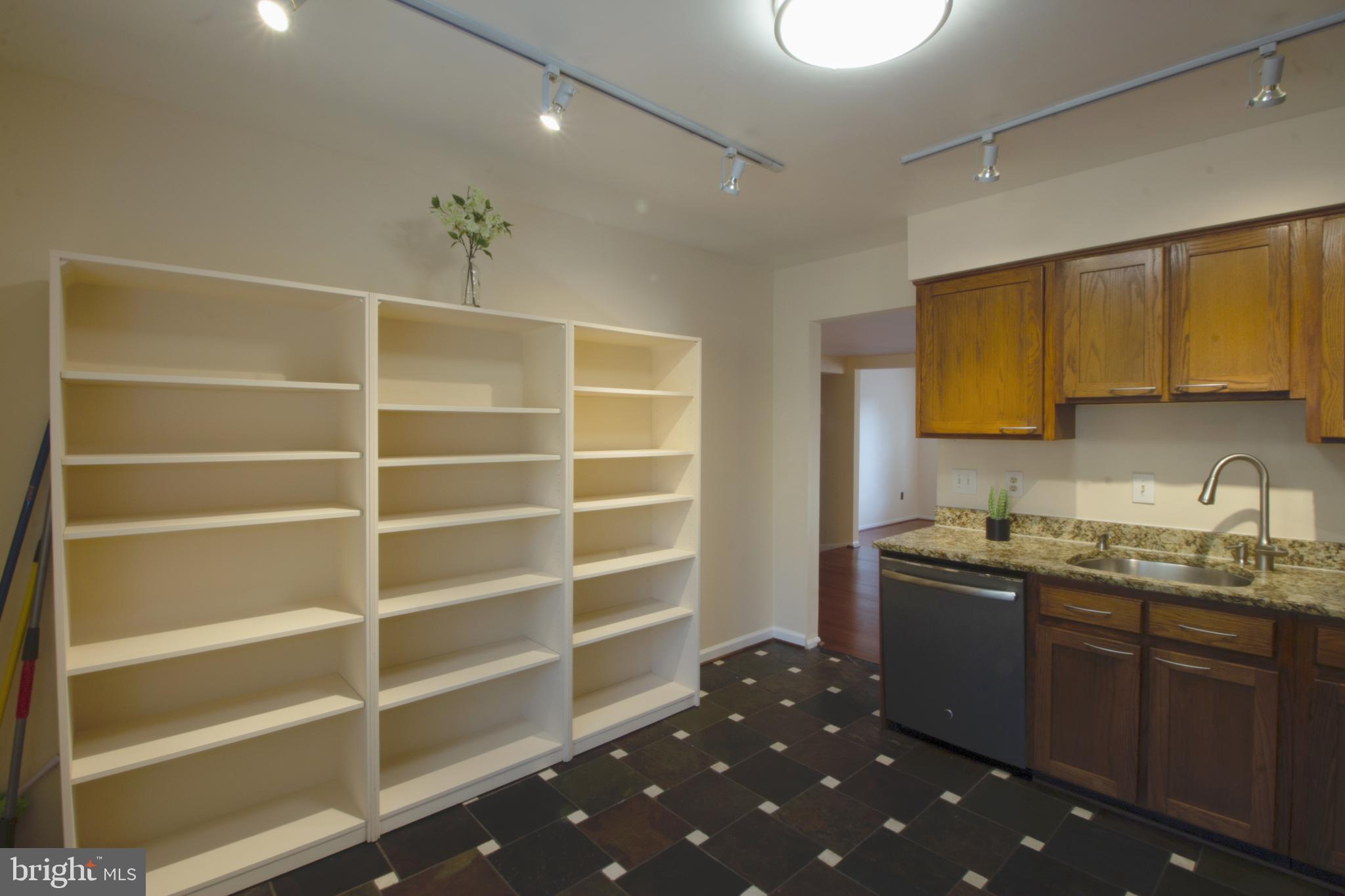 OAKTON VILLAGE - Residential Lease