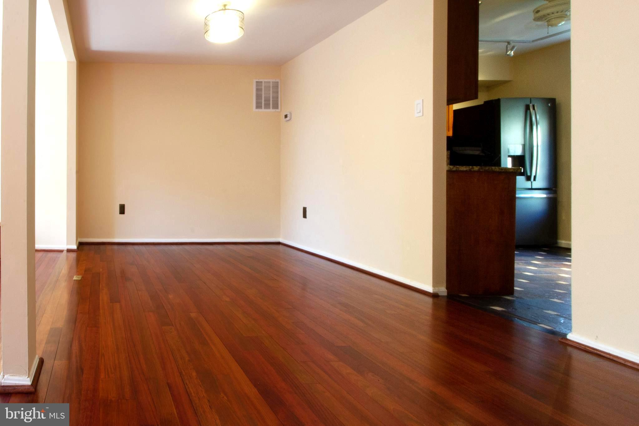 OAKTON VILLAGE - Residential Lease