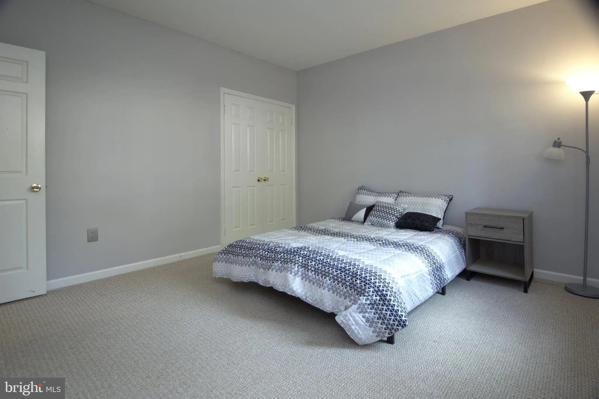 Oakton, Virginia 22124, United States, 4 Bedrooms Bedrooms, ,4 BathroomsBathrooms,Residential,Active,9043