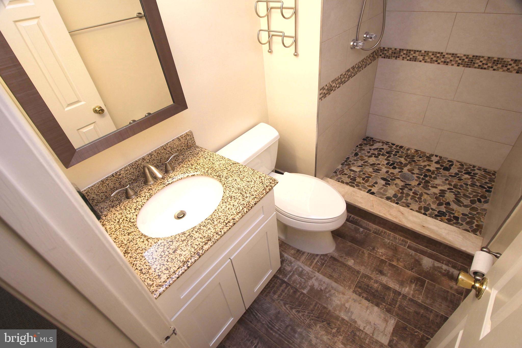 OAKTON VILLAGE - Residential Lease