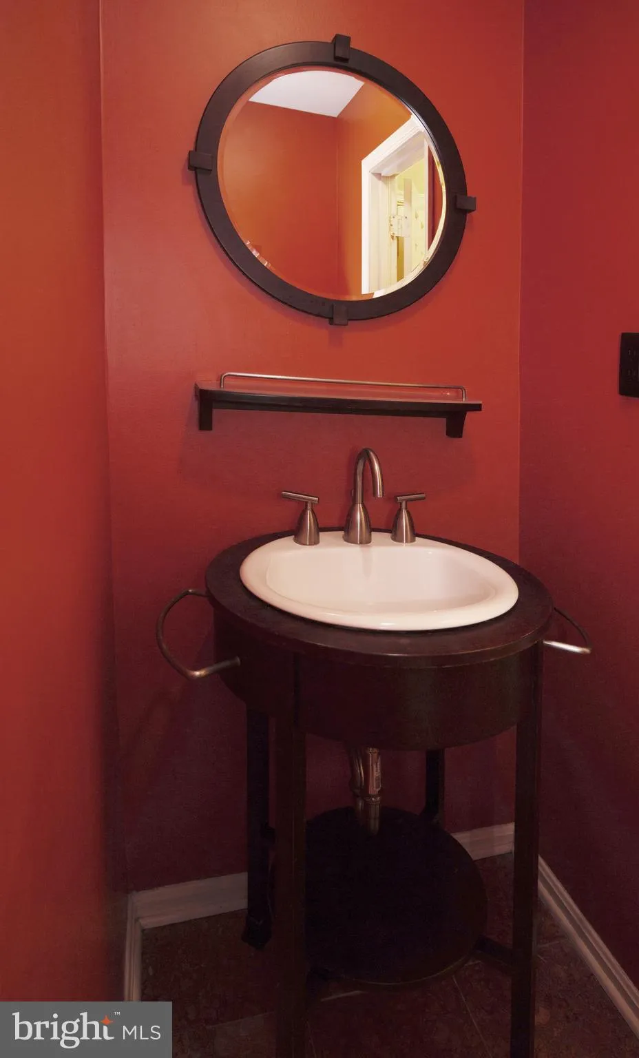 Oakton, Virginia 22124, United States, 4 Bedrooms Bedrooms, ,4 BathroomsBathrooms,Residential,Active,9043