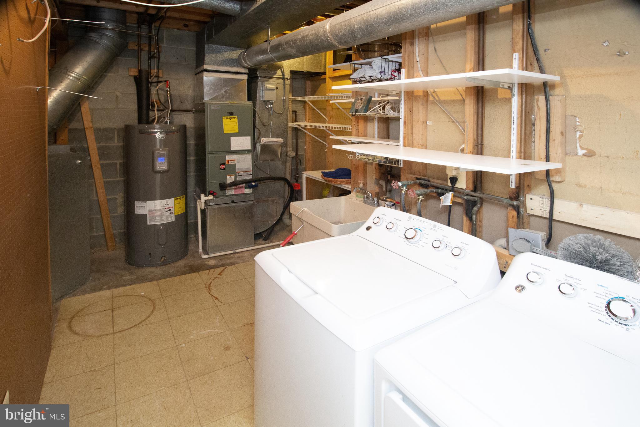 OAKTON VILLAGE - Residential Lease